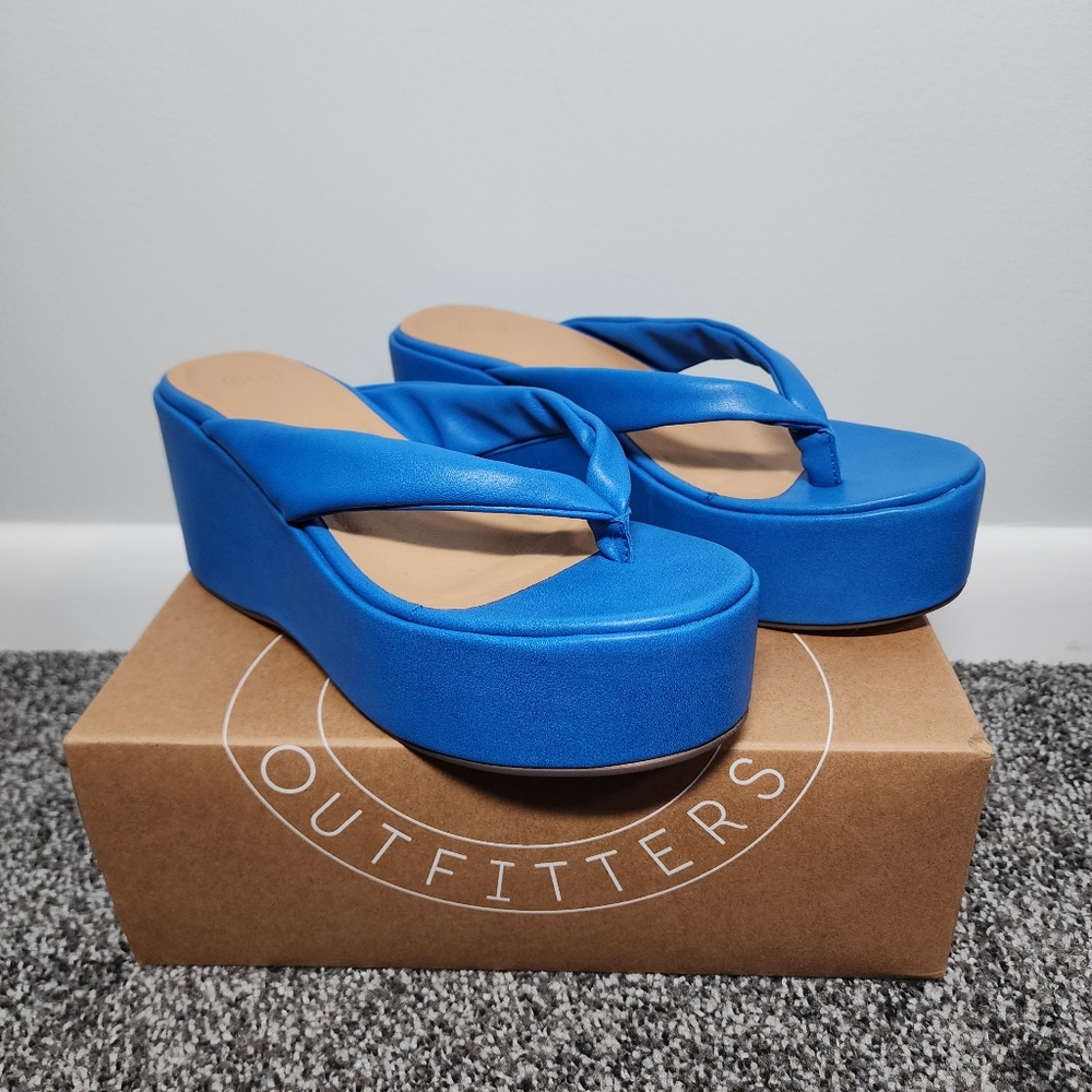 Urban Outfitters UO Emelia Thong Platform Wedge 7 Blue